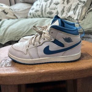 Nike Kids Jordan 1’s blue & white
